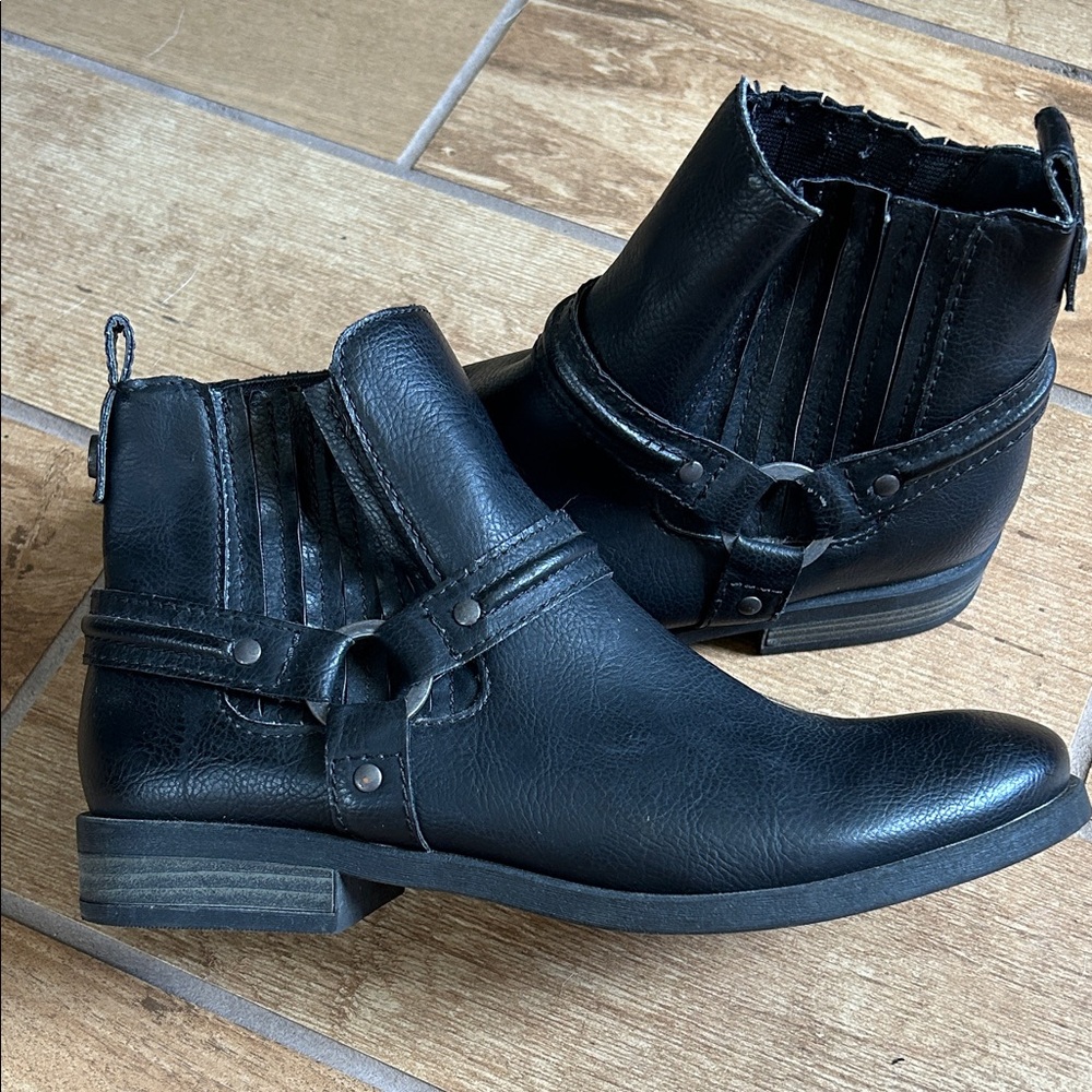 Roxy Ankle Biker Boots, Size 9 Black